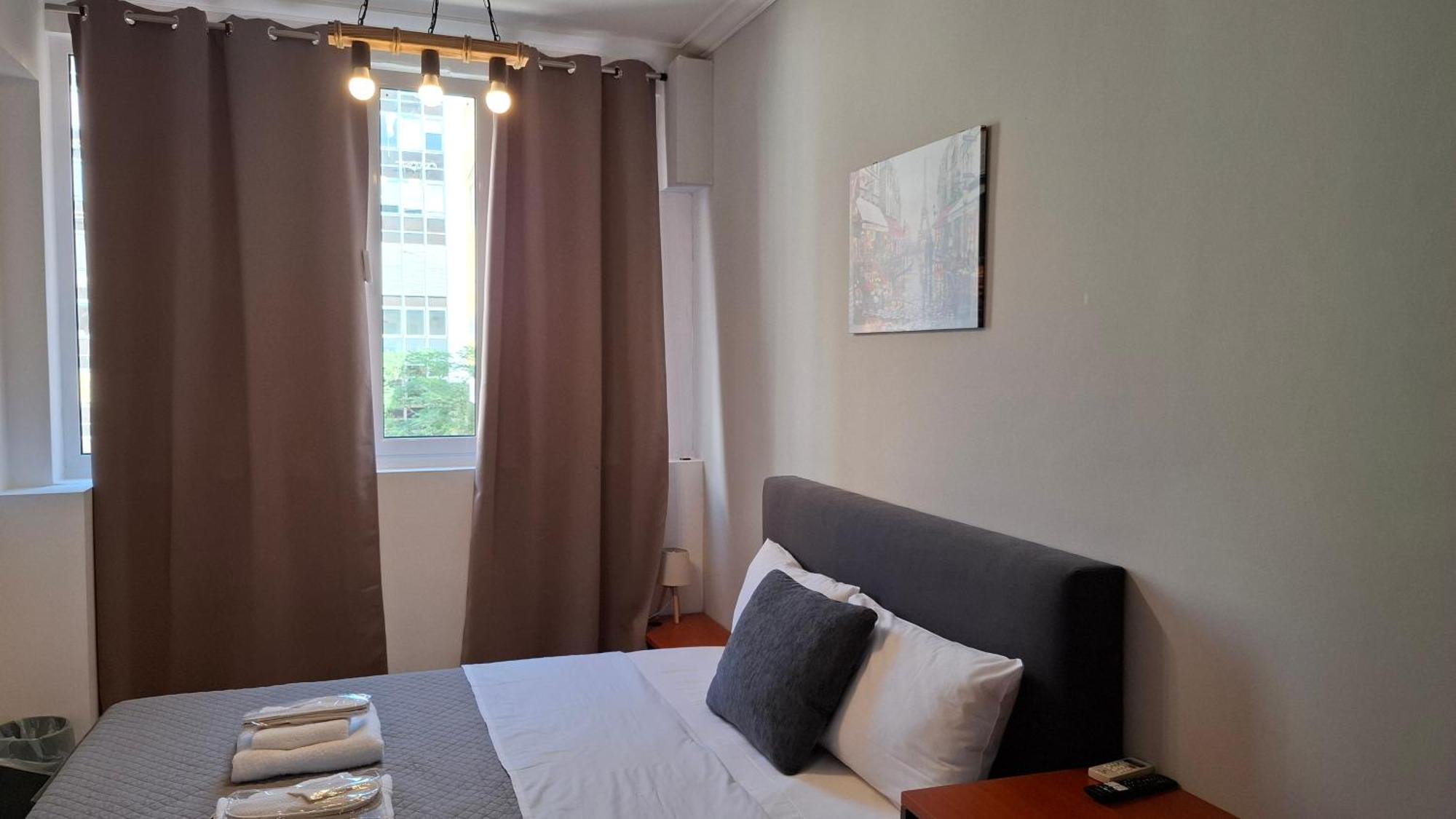 Aiolou Street & Apartments# Atény